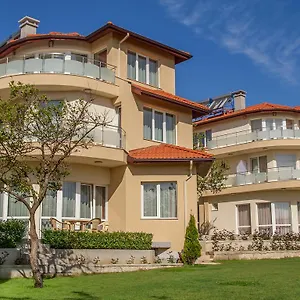 https://complex-pika.goldensandshotels.net